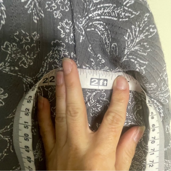 Lucky Brand Womens Size Small Gray Long Sleeve Boho Top Hi Low Lightweight - Picture 7 of 8